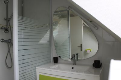 20 - salle de bains.JPG